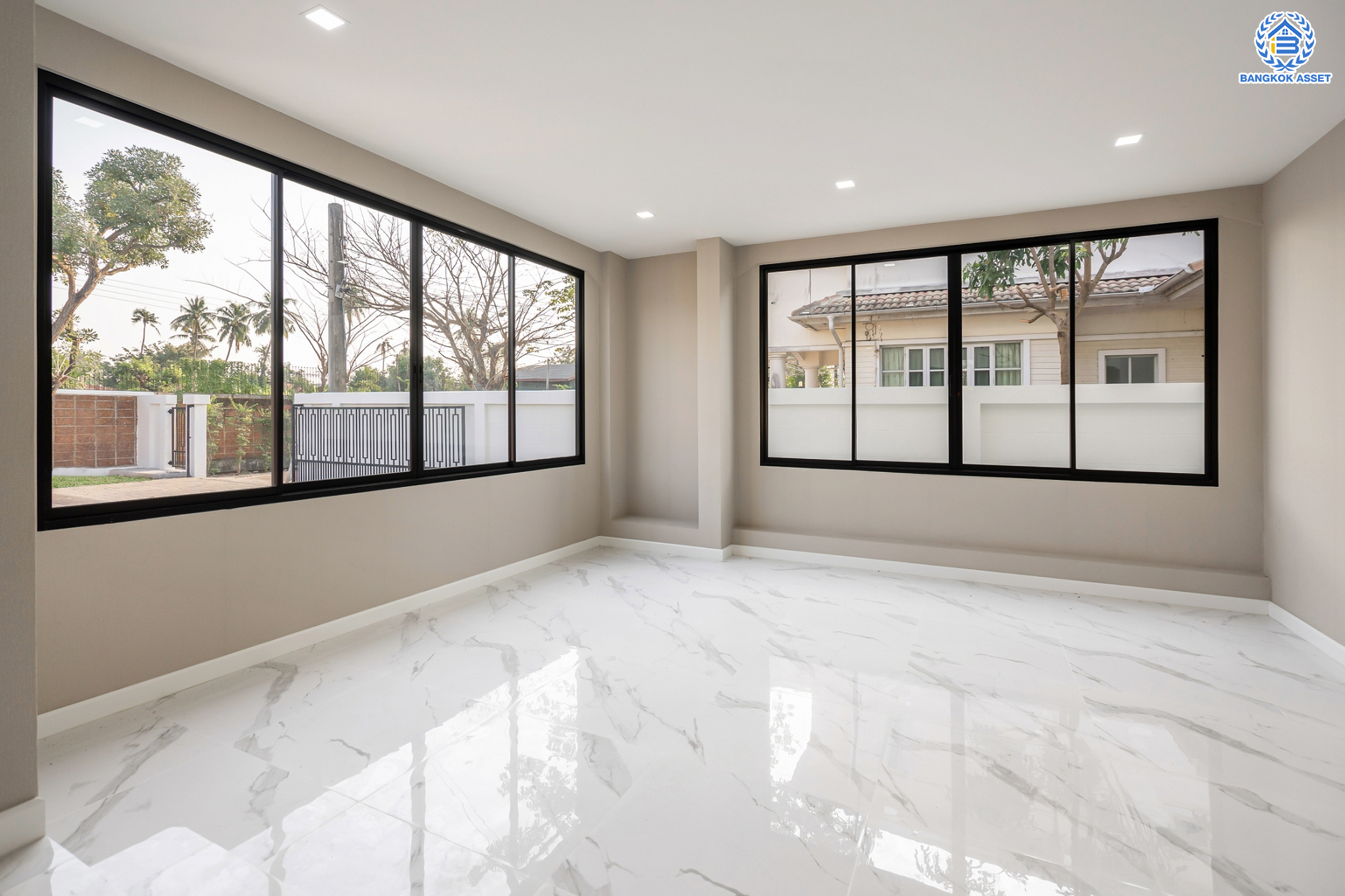 บ้านมือสองตกแต่งใหม่ หลังใหญ่พิเศษ! ม.มัณฑนา ปิ่นเกล้า-กาญจนาภิเษก (ซ.วัดพระเงิน) หลังมุม เนื้อที่ 128.6 ตร.ว. ฟังก์ชันจัดเต็ม 3 ห้องนอน 4 ห้องน้ำ 1 ห้องแม่บ้าน จอดรถได้ถึง 3 คัน เดินทางสะดวกสบาย บนทำเลติดถนนใหญ่ ใกล้เซ็นทรัลเวสต์เกต รถไฟฟ้าสายสีม่วง "สถานีตลาดบางใหญ่" และทางด่วนศรีรัช